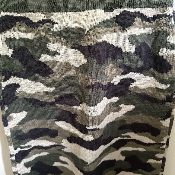 Camo knit skirt! - Picture 2 of 4